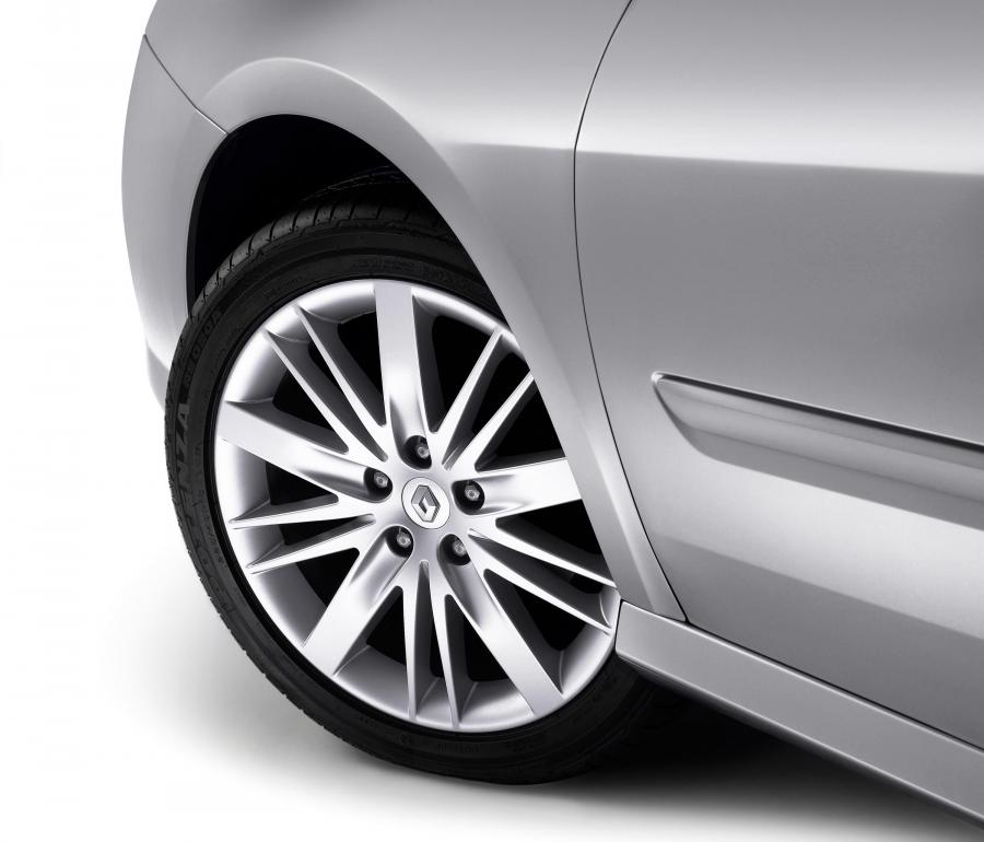  Renault Laguna GT 2008 года  (фото 7 из 62)